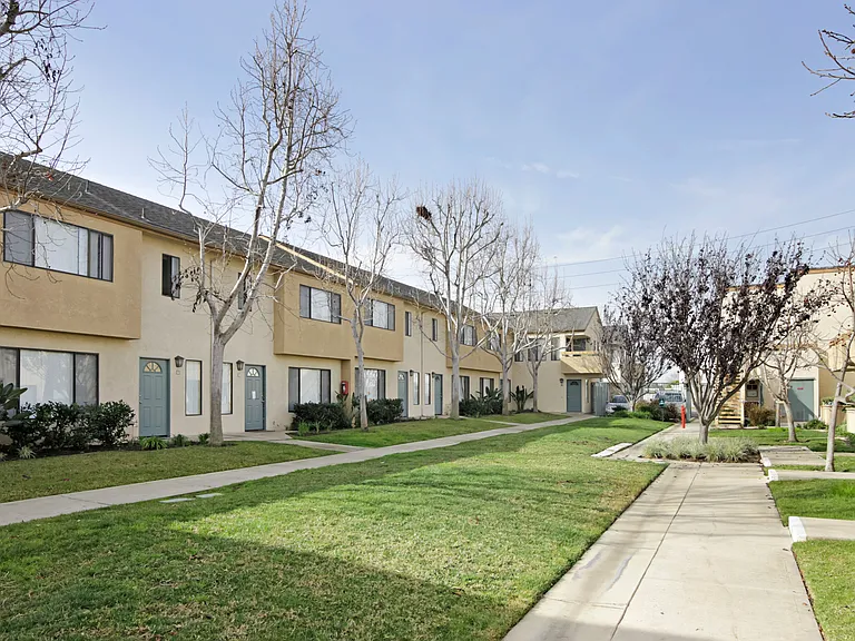 1955 Wallace Ave — Photo 8