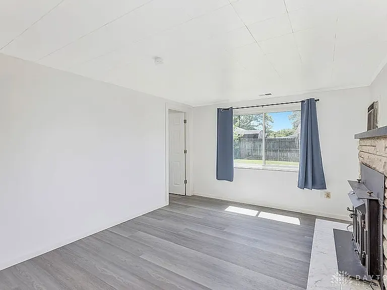 2090 Mattis Dr — Photo 8