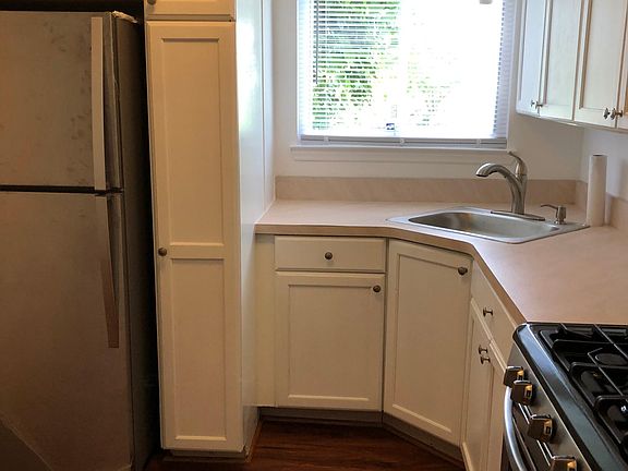 3rd image of 16 Natalie Ct