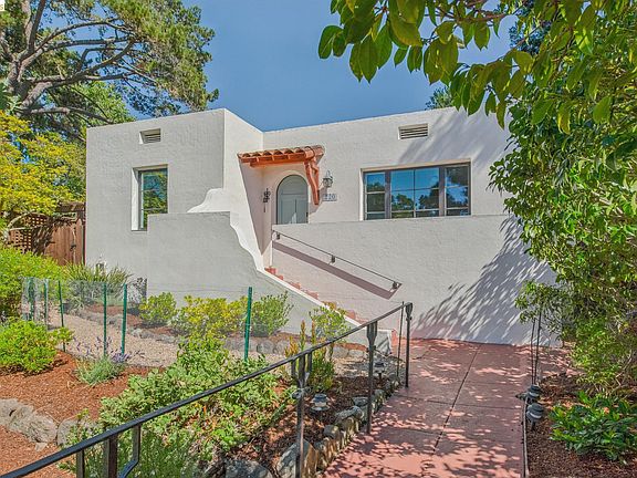2nd image of 220 Moraga Ave