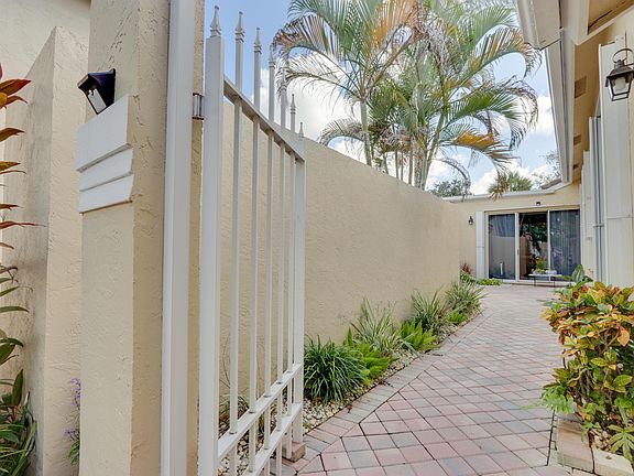 4th image of 4766 Carlton Golf Dr