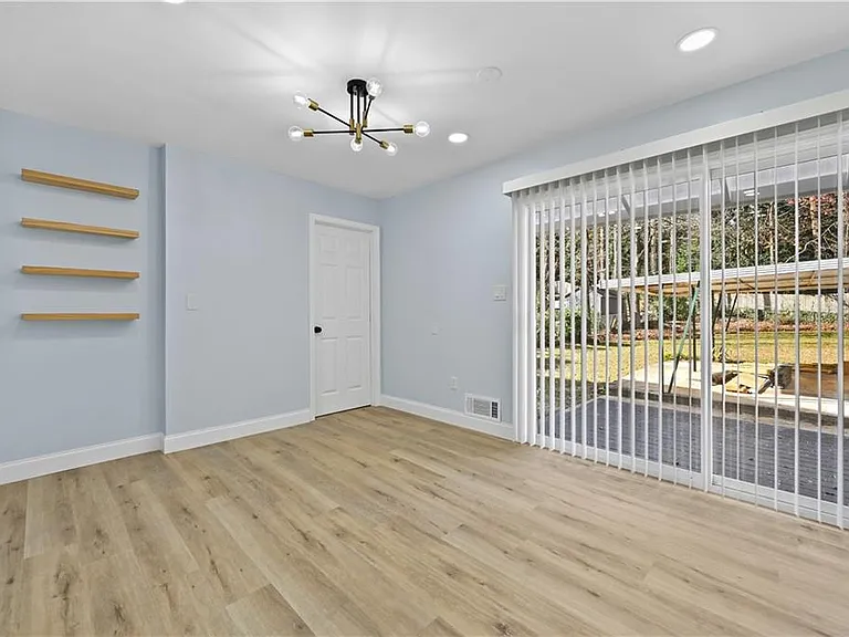 1728 Wayland Cir — Photo 15