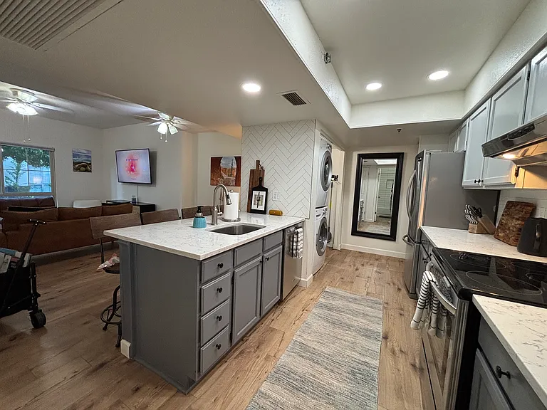 100 E Fillmore St #135 — Photo 8