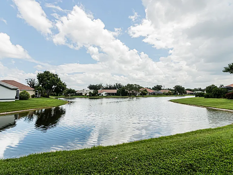 12855 Devonshire Lakes Cir — Photo 49