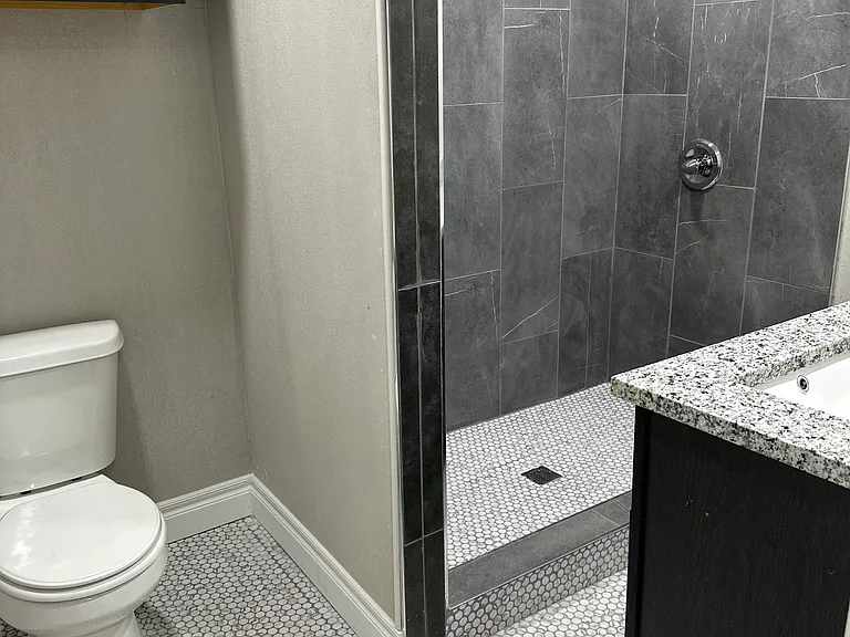 1615 Hillcrest Dr — Photo 4