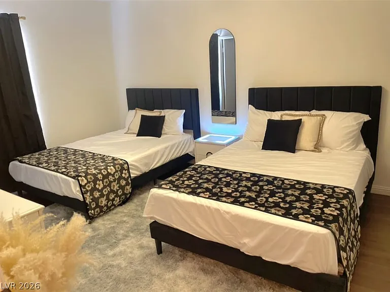 1460 Hialeah Dr #B — Photo 10