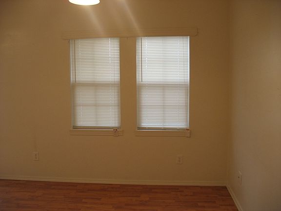 5th image of 218 W Russell Ave
