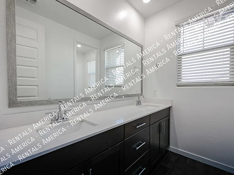 1051 E Armstrong Way — Photo 39