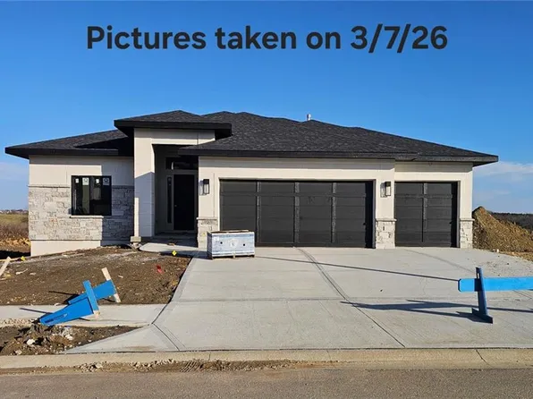 11271 S Sunray Dr, Olathe, KS 66061