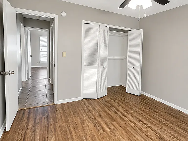 8603 Leyland — Photo 10