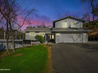 9961 Quail Hill Dr, Newcastle, CA 95658