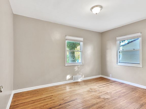 5th image of 1234 W River Park Dr