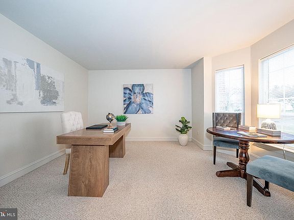 4th image of 824 Waverly Rd