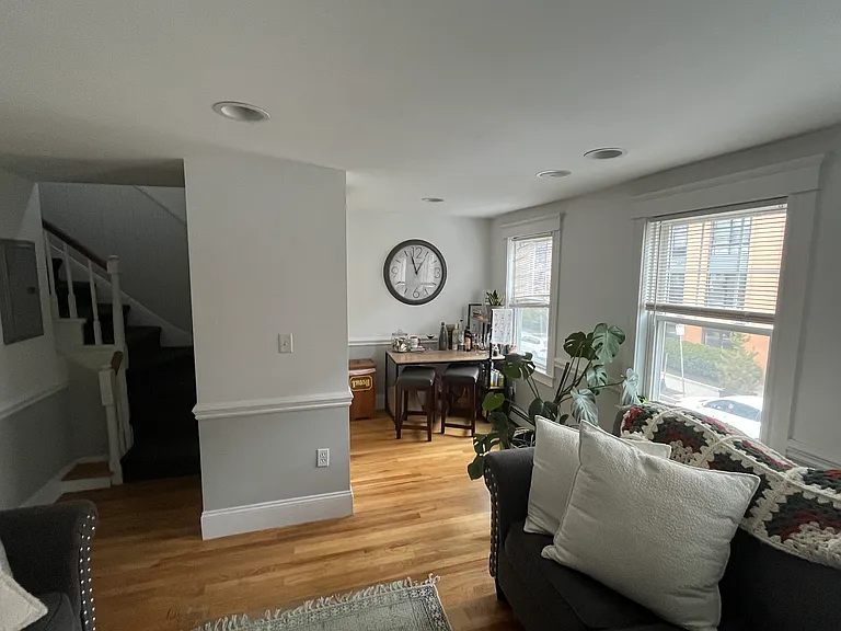 219 W 2nd St #2 — Photo 5
