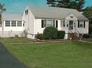 11 Thompson Rd, Beverly, MA 01915