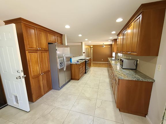 3rd image of 2310 Trillium St SE