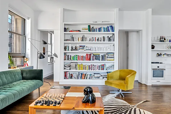 Sold by Compass | media 22