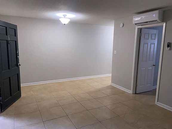5th image of 3216 W Deleon St #6