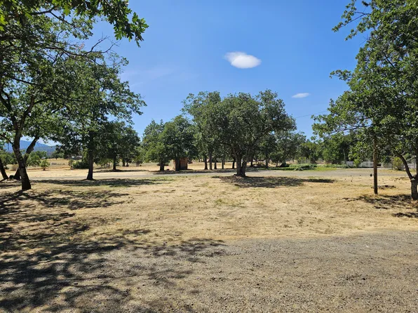 5068 Dodge Rd, White City, OR 97503