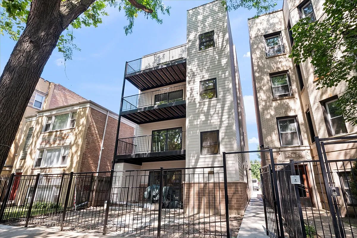 3 bed, 1700 sqft, $2,895 — Photo 1