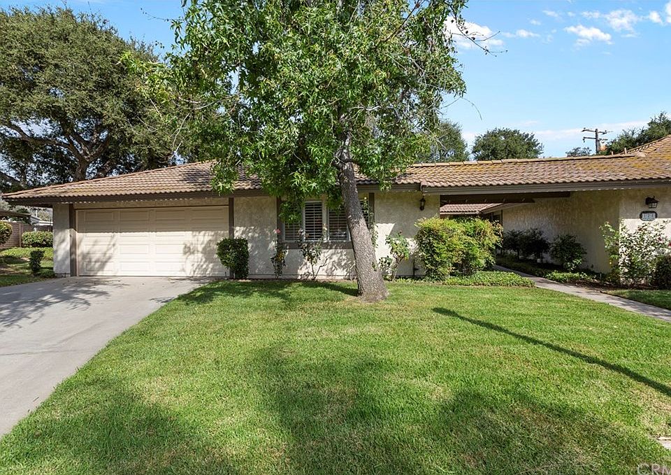 1st image of 126 Oak Forest Cir