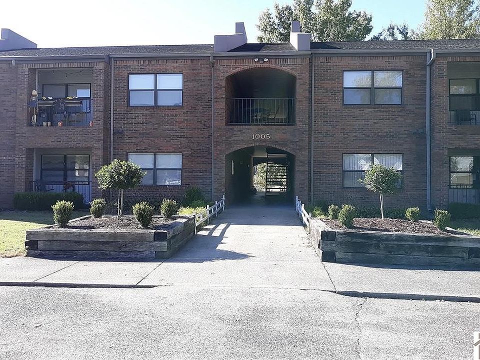 1st image of 1005 Southwood Dr #D-unit 6
