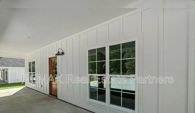 3 bed, 2.0 bath, 1350 sqft, $1,850 — Photo 3