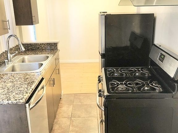 4th image of 2553 S Sepulveda Blvd #4