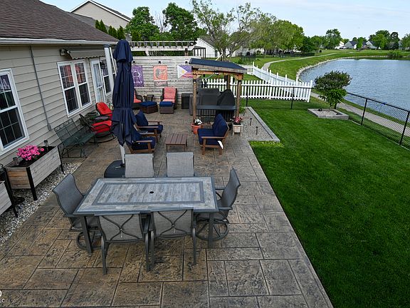 3rd image of 9675 Stonewall Ln