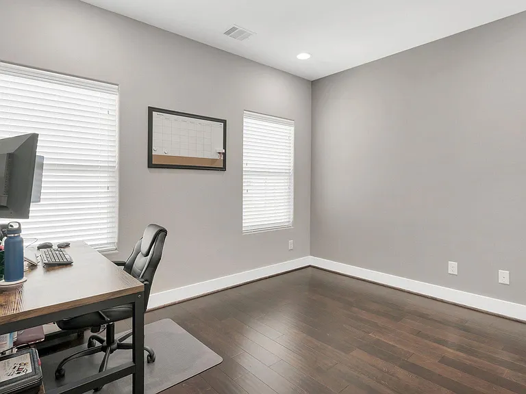 607 Bayou St — Photo 16