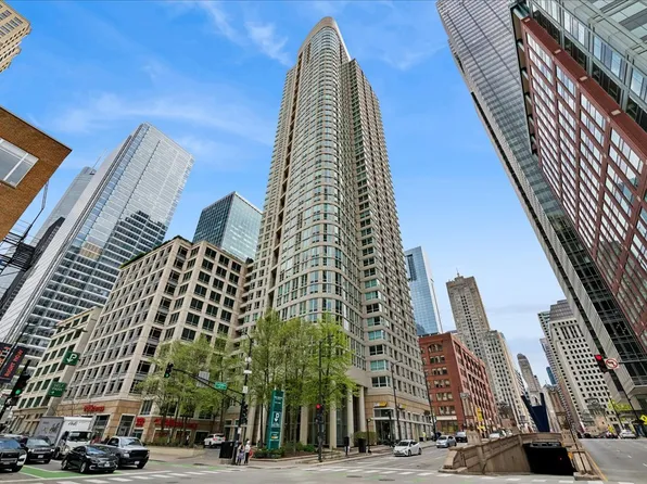 345 N La Salle Dr APT 2706, Chicago, IL 60654