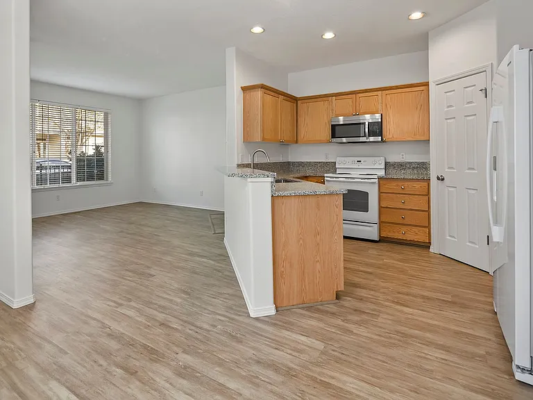 1611 SW San Mateo Ter — Photo 14