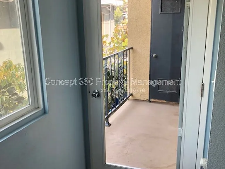 2934 E 11th St #101 — Photo 10