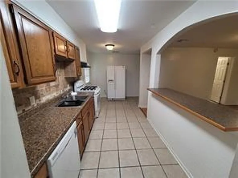 608-04 Houma Blvd — Photo 23