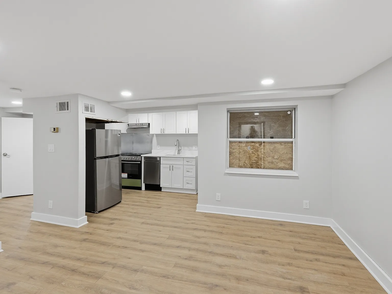 Studio, 450 sqft, $1,500 — Photo 3