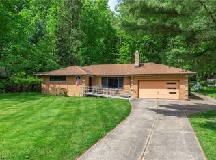 6882 Glenella Dr, Seven Hills, OH 44131
