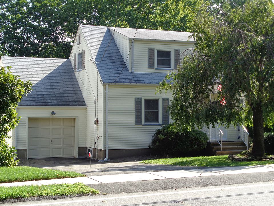 2nd image of 525 Goffle Hill Rd