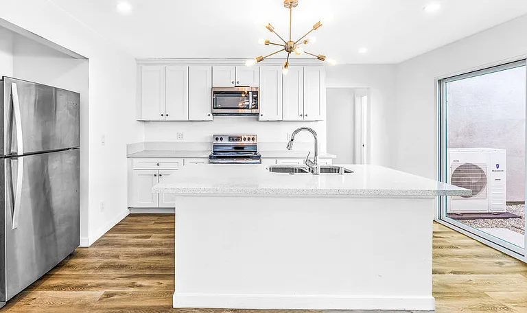 1720 Petaluma Ave — Photo 6