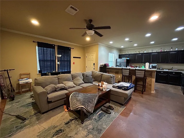 3318 Travis Cole Ave — Photo 2