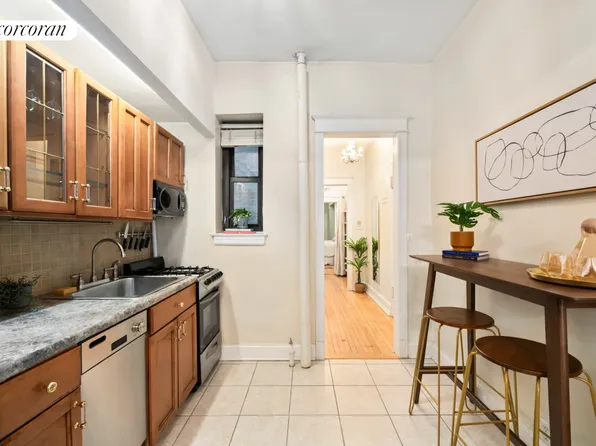 62 East 87th Street 1B image 3 of 6