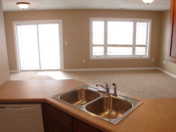 5th image of 3707 S Broadway St #401