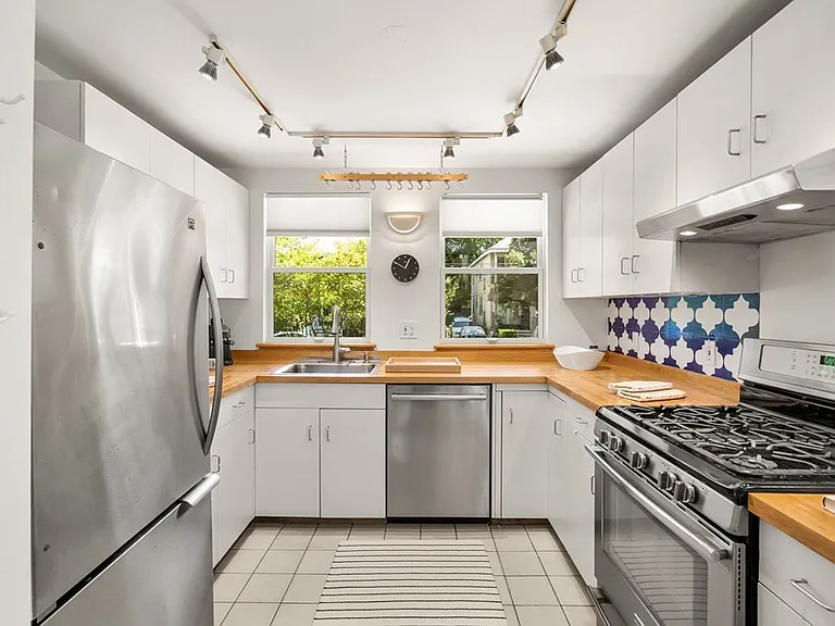 111 Chilton St — Photo 4