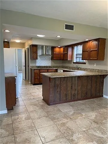 4 bed, 2.5 bath, 2689 sqft, $3,000 — Photo 3