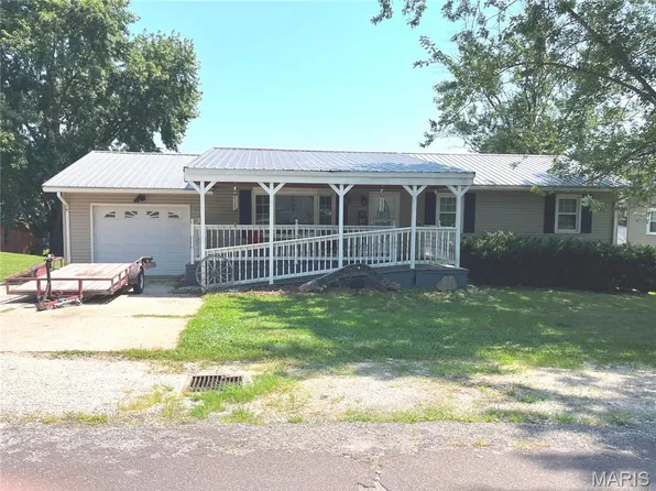 3512 Hickory Dr, Louisiana, MO 63353