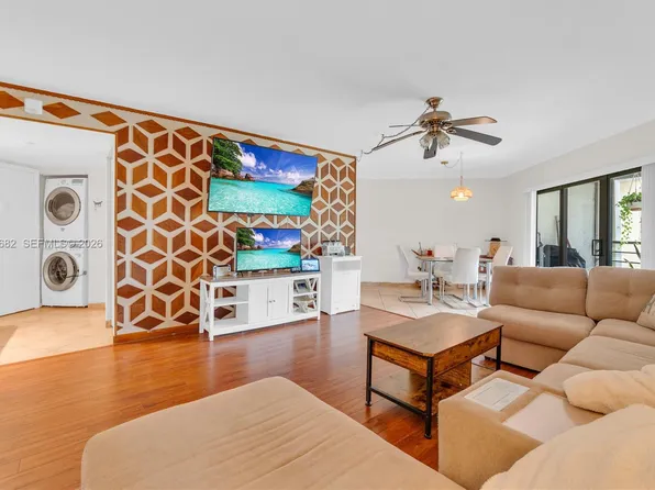 6755 W Broward Blvd APT 405, Plantation, FL 33317