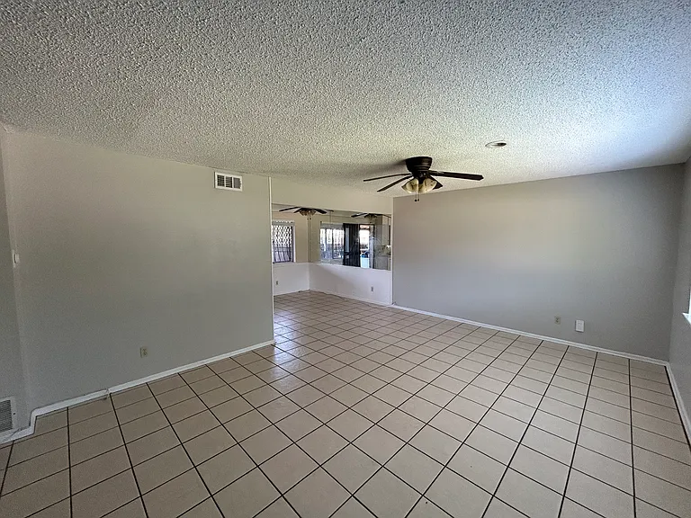 117 E Silver Sands Dr — Photo 2