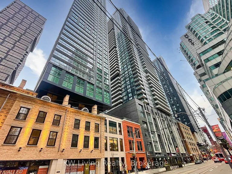 327 King St W #1302 — Photo 30
