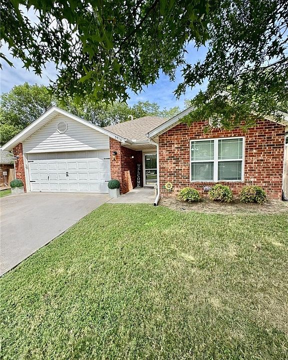 1st image of 3946 W Lilac Dr