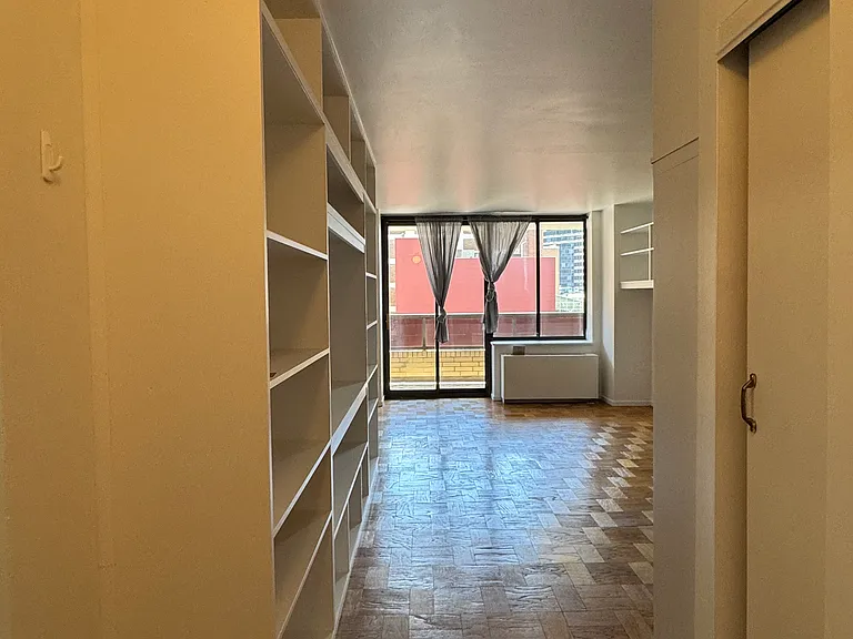 311 E 38th St #9C — Photo 9