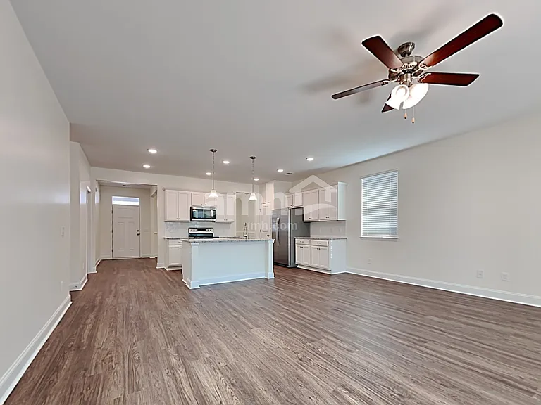611 E Lionel Rd — Photo 6